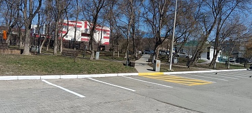 МАУ " Спортивный комплекс" продолжает работы по благоустройству территории Дворца спорта